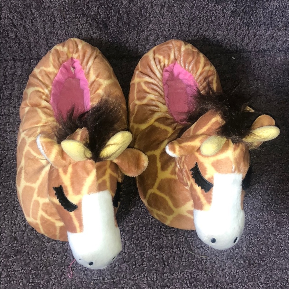 Women’s giraffe slippers